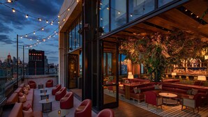 4 barer/lounger, takterrassebar og pianobar