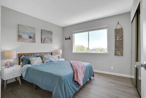 4 habitaciones, escritorio, tabla de planchar con plancha y wifi 