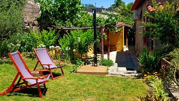 Traditional Studio | Terrace/patio