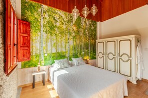 Romantic Studio | Individually decorated, individually furnished, blackout drapes - Casa da Benfeitoria (Guimarães)