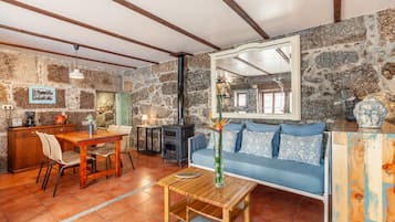 Grand Studio | Living area | 32-inch LED TV with digital channels, TV, fireplace