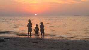 In Strandnähe, Liegestühle, Strandtücher