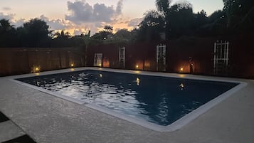 Piscine extérieure, piscine chauffée