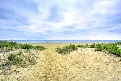 Family-Friendly Keansburg Home: Walk to Beach!