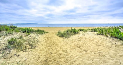 Family-Friendly Keansburg Home: Walk to Beach!