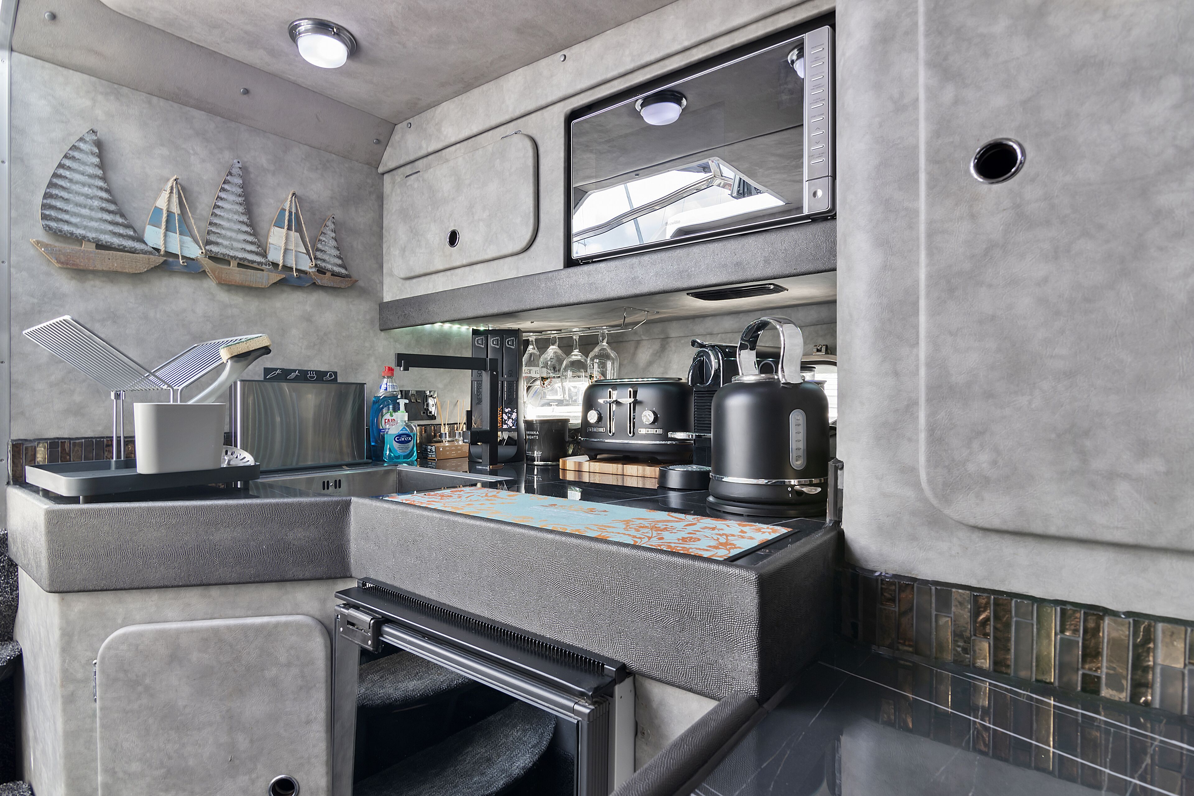 Romantic Apartment, Ensuite, Marina View (Destiny's Dream Sunseeker) | Private kitchen