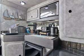 Departamento romántico, baño en la habitación, vista a la marina (Destiny's Dream Sunseeker) | Cocina privada