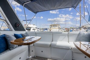 Romantic Apartment, Ensuite, Marina View (Destiny's Dream Sunseeker) | Lounge