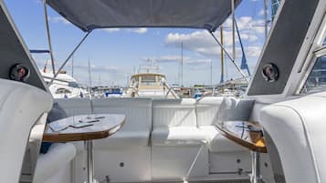 Romantic Apartment, Ensuite, Marina View (Destiny's Dream Sunseeker) | Bahagian dalam