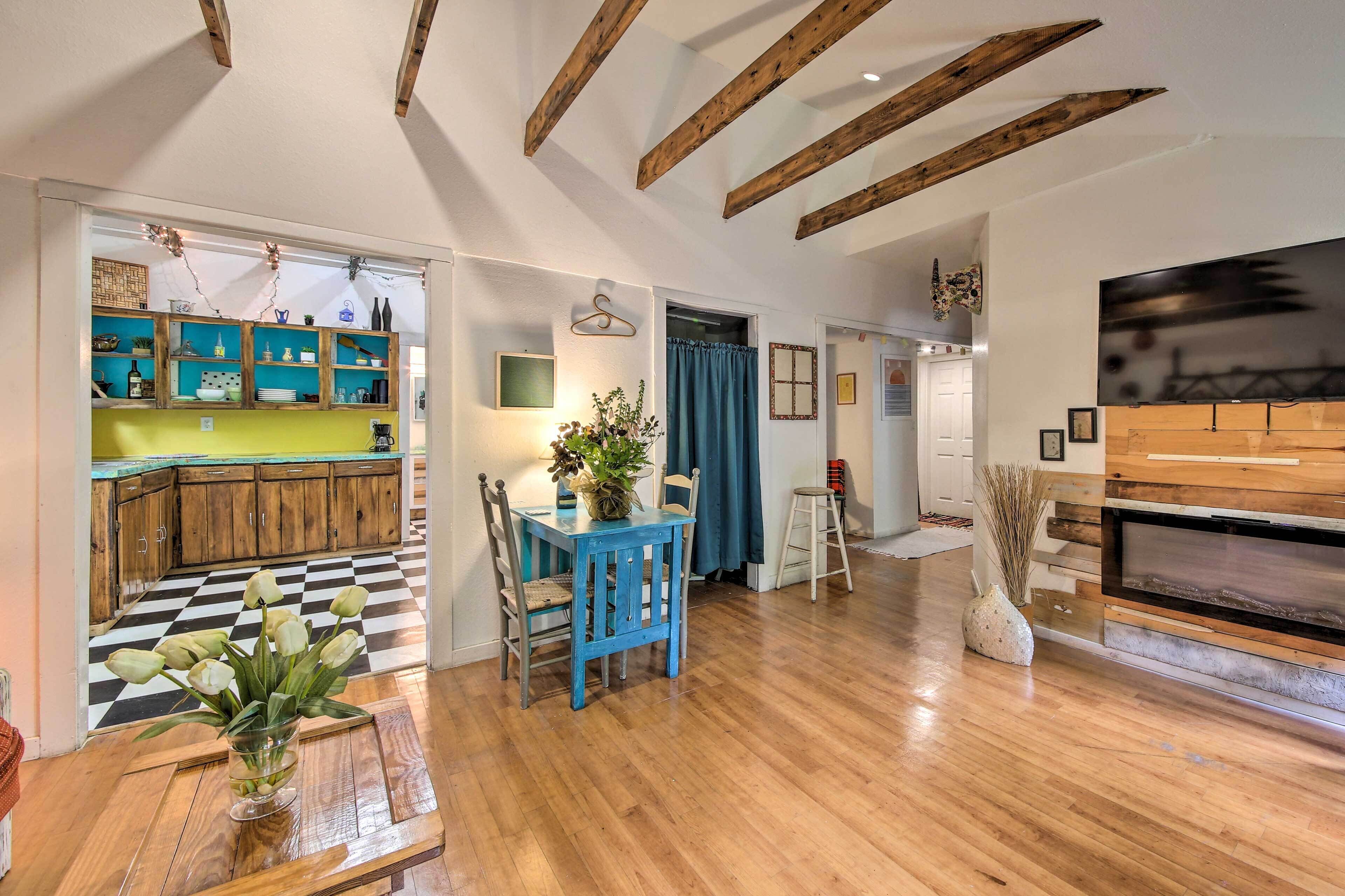 'The Schoolhouse' Cozy, Unique Liberty Escape