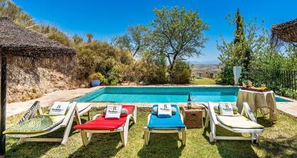 Cortijo La Alberquilla Íllora by Ruralidays