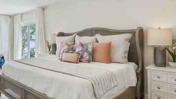 4 bedrooms, iron/ironing board, free WiFi, bed sheets