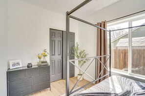 3 bedrooms, Internet, bed sheets - Charming Bend Home w/ Porch & Yard: Great Location (Bend)