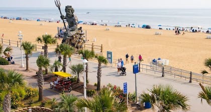 Home Blocks away from Beach!