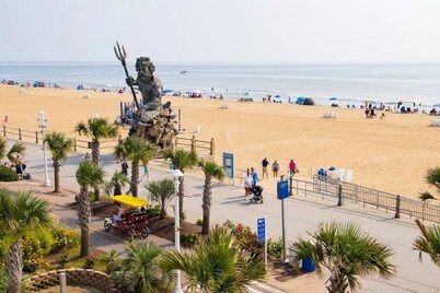 Home Blocks away from Beach!