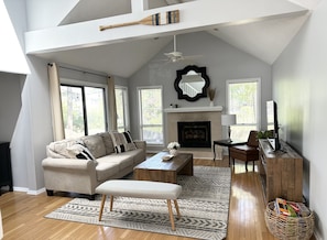 Smart TV, fireplace