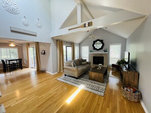 Smart TV y chimenea