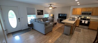 Relaxing 2 bedroom home minutes away from PMRP