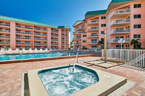 Beheizter Pool