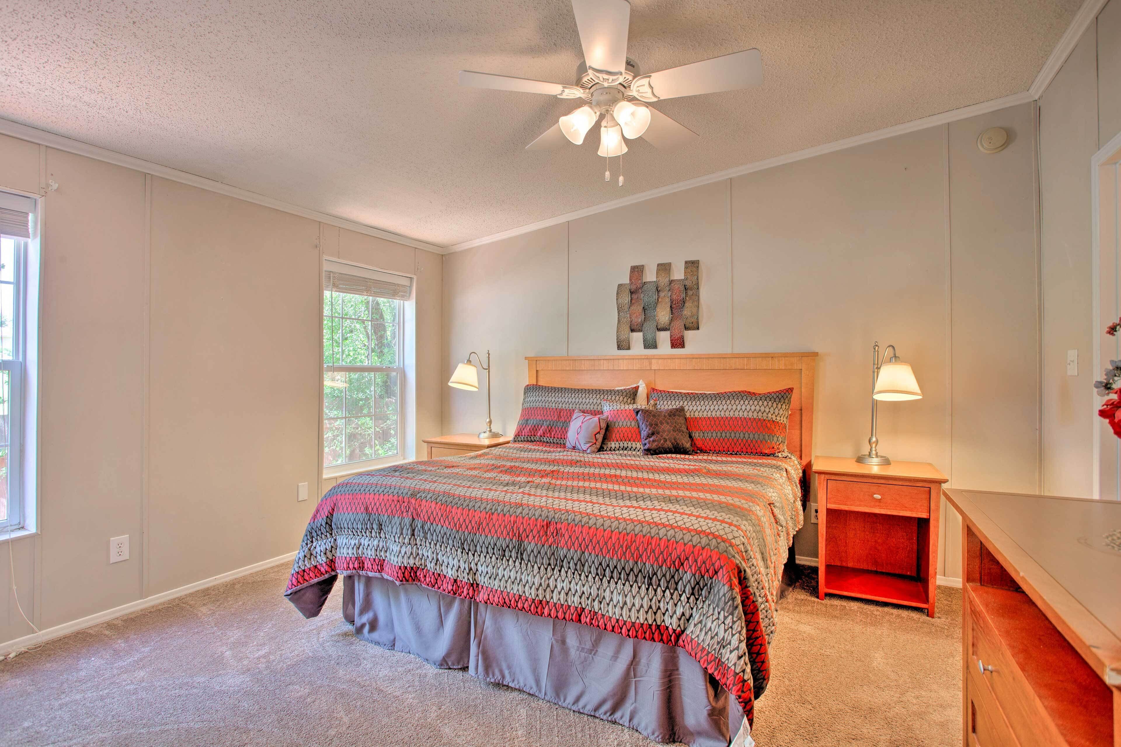 3 bedrooms, iron/ironing board, internet, bed sheets
