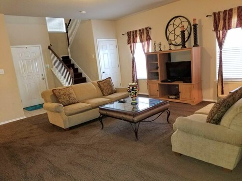 Beautiful large home near Sea World,  Riverwalk, Fiesta Texas 