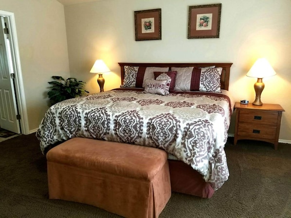 4 عدّة غرف نوم وواي فاي مجانًا وملاءات أسرّة