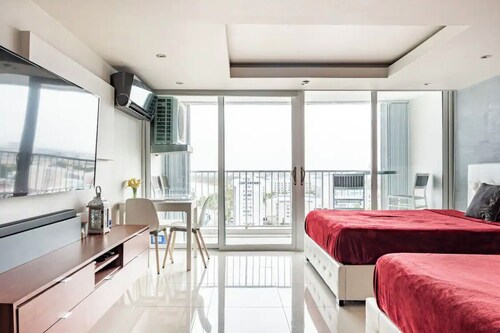 *Isla Verde*direct access to the beach*excellent location*