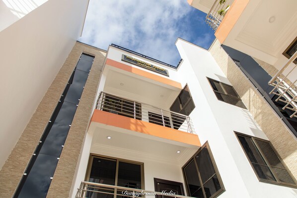 Apartment | Exterior - Executive 3-bed Furnished Apartment in Kwashieman (Accra)