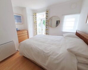 3 bedrooms, iron/ironing board, travel crib, free WiFi