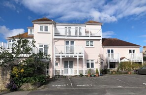 Exterior - Seaside two bedroom flat with parking opposite path onto beach (Swanage)