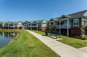 Exterior - Lovely 2 Bedroom 2 Bath and 1 Car Garage with Pool (Collierville)