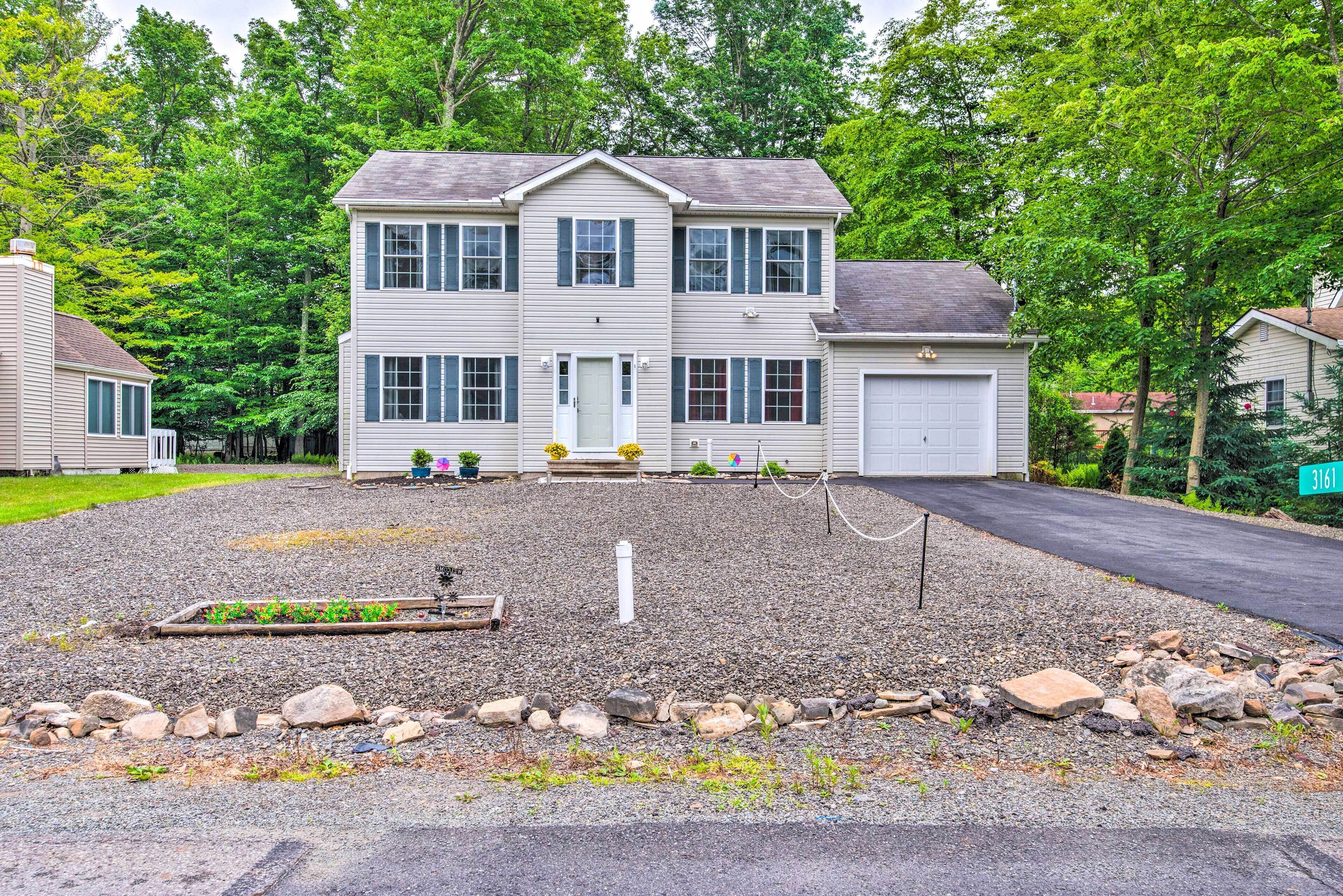 Tobyhanna Family Home w/ Jacuzzi + 2 Game Rooms!