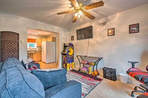TV, table football, ping pong - Jacuzzi & Resort Amenities: Tobyhanna Family Home! (Tobyhanna)