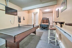 Games room - Jacuzzi & Resort Amenities: Tobyhanna Family Home! (Tobyhanna)