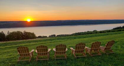Finger Lakes Farm Retreat: Walk to Wineries!
