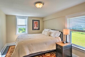 3 bedrooms, iron/ironing board, internet, bed sheets