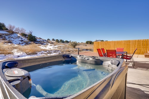 Pueblo 'Five Star Pikes Peak View' Home w/ Hot Tub