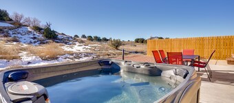 Pueblo 'Five Star Pikes Peak View' Home w/ Hot Tub
