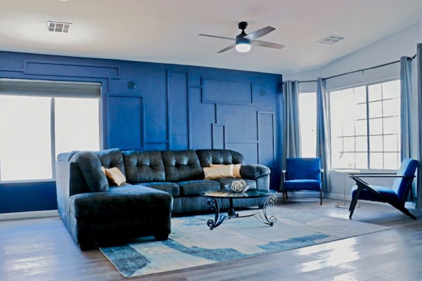 Tv, tv-spel, kontor och datorskärmar