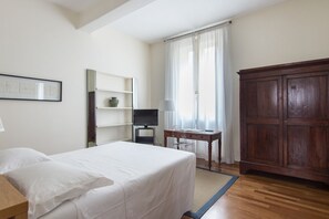 3 chambres, fer et planche à repasser, Wi-Fi, draps fournis