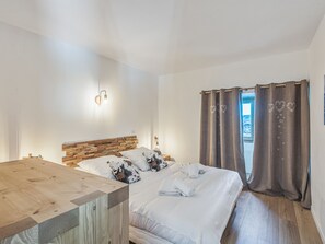 3 bedrooms, bed sheets