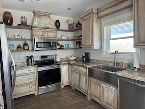 Fridge, oven, dishwasher, coffee/tea maker