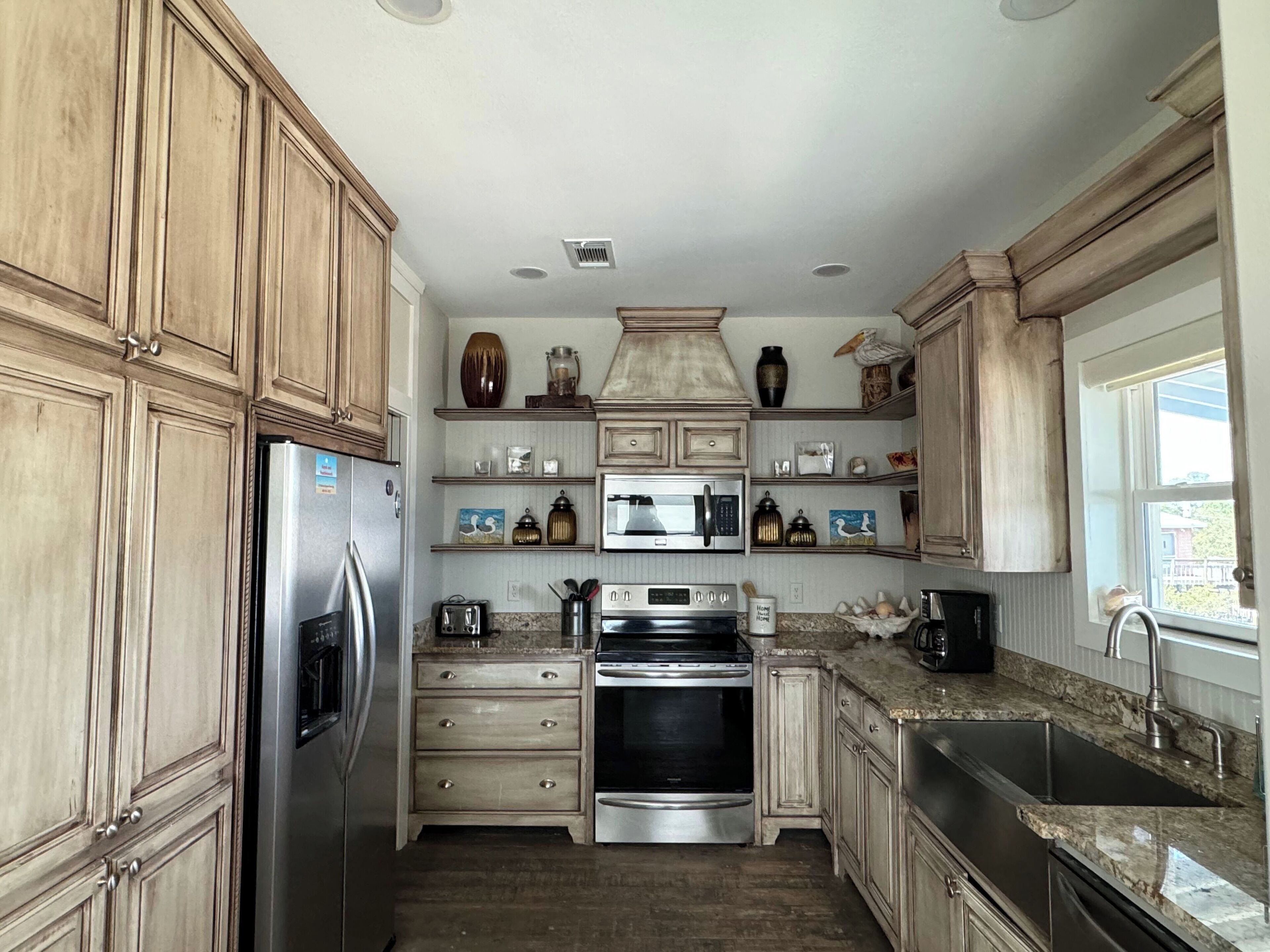 冷蔵庫、オーブン、食器洗い機、コーヒー / ティーメーカー