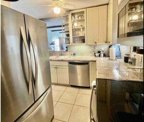 Fridge, microwave, oven, stovetop - Beachside, Pool, Amazing Views, Excellent Location - 3bedroom/3bathroom Condo (St Thomas)