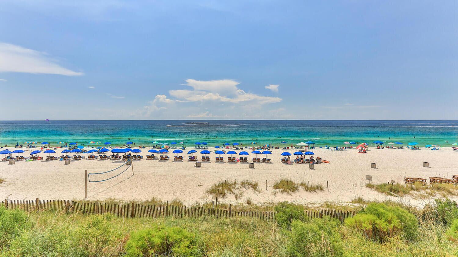 Plage, chaises longues