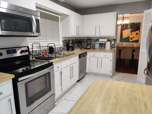 Cheerful 3-bedroom home with pool