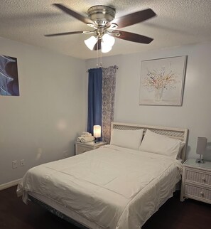 3 slaapkamers, een bureau, een strijkplank/strijkijzer, gratis wifi