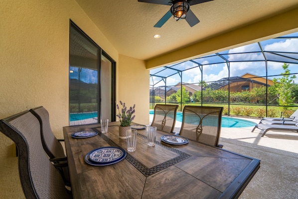 Pool Dining area