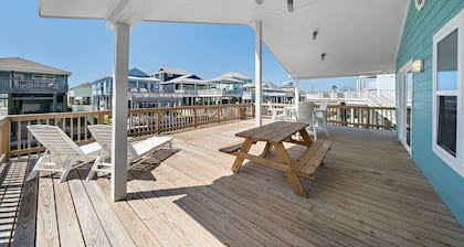 Canalfront Home with Huge Deck, Close to the Beach