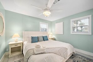 3 bedrooms, desk, iron/ironing board, travel crib